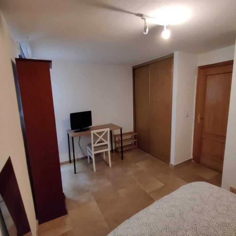 Apartamento, piscina y parking Granada Tico Medina - Two-Bedroom Apartment - 10