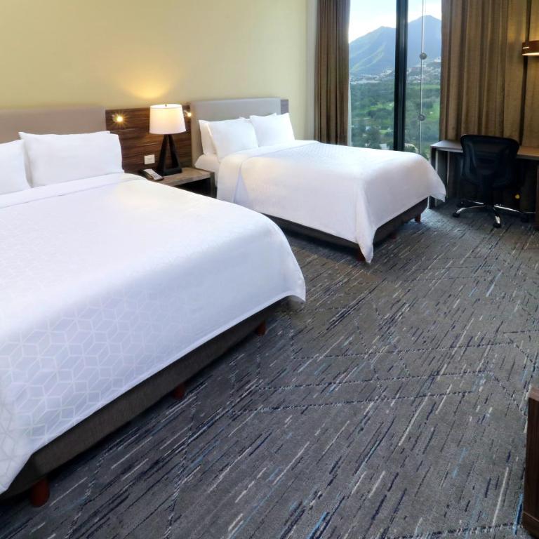 Holiday Inn Express & Suites Monterrey Valle by IHG - Standard Queen Room with Two Queen Beds and Extra Floor Space - 2