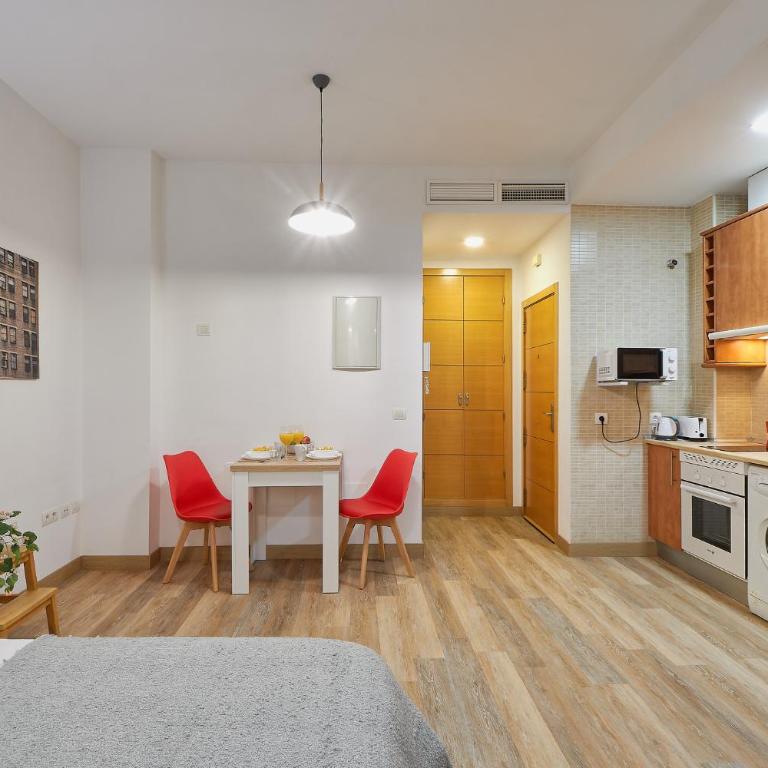Victoria Urbanite - Studio - 2