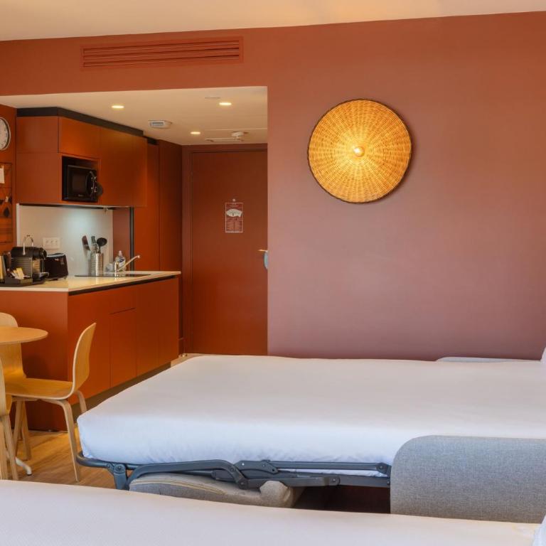 Staybridge Suites - Cannes Centre by IHG - Suite Studio Lit Queen-Size avec Balcon et Canapé-Lit - 11