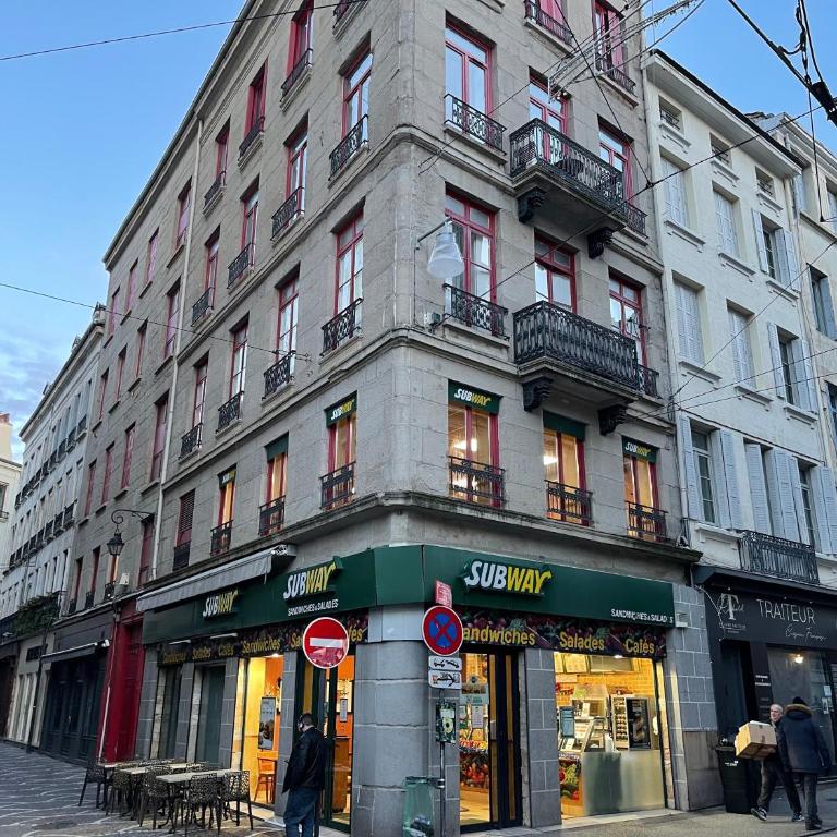 020 CHIC & COSY GRAND APPART 57m2 HYPERCENTRE WIFI SMART TV NETFLIX - Appartement 2 Chambres - 13