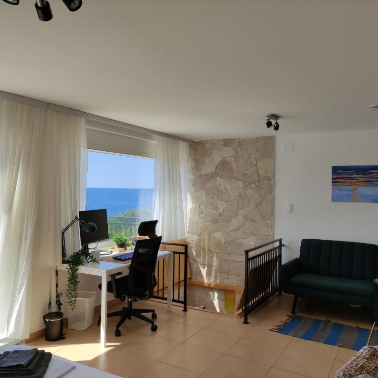 Family Seaside Holm Oak Villa with Private Rocky Beach - Villa - Beach Front - 24