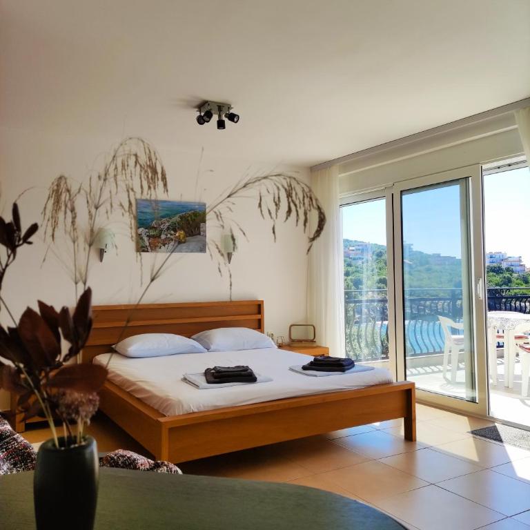 Family Seaside Holm Oak Villa with Private Rocky Beach - Villa - Beach Front - 7