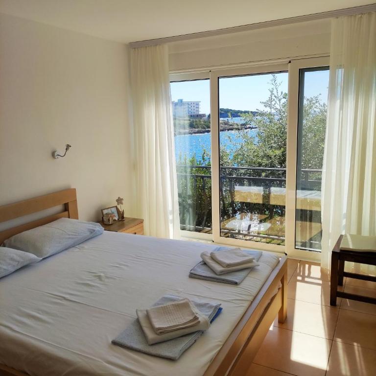Family Seaside Holm Oak Villa with Private Rocky Beach - Villa - Beach Front - 9