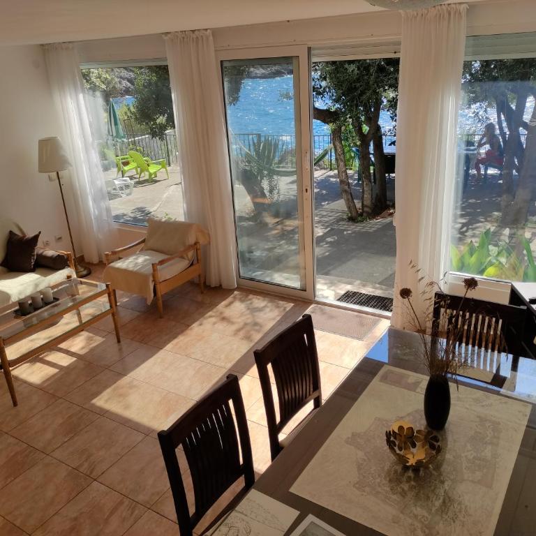 Family Seaside Holm Oak Villa with Private Rocky Beach - Villa - Beach Front - 13