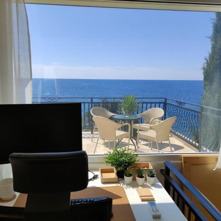 Family Seaside Holm Oak Villa with Private Rocky Beach - Villa - Beach Front - 25