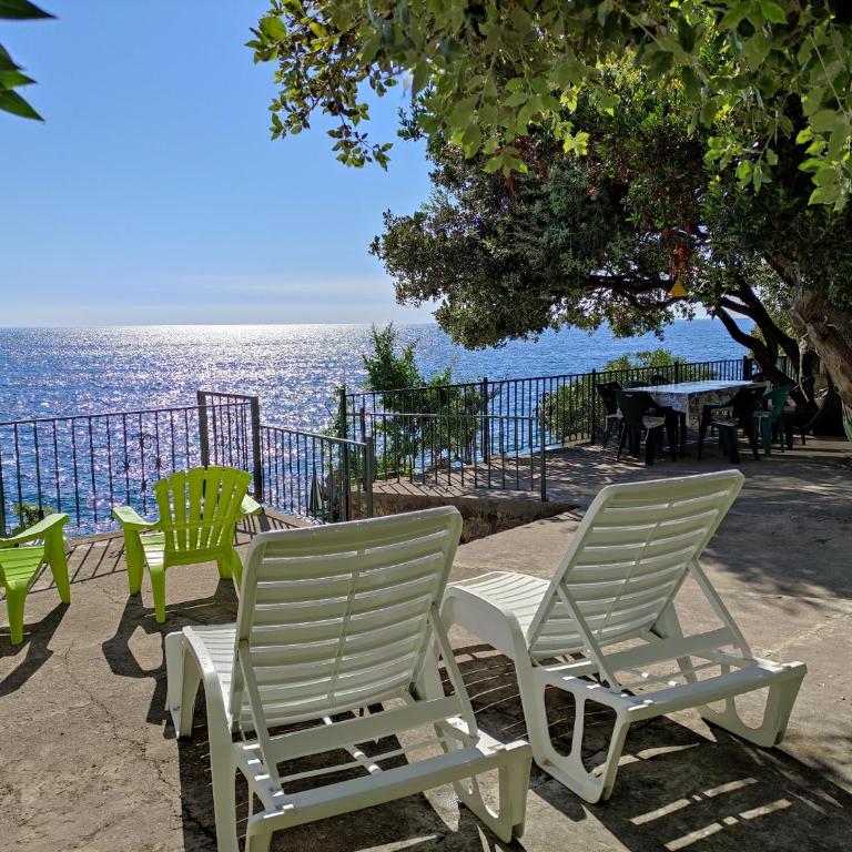 Family Seaside Holm Oak Villa with Private Rocky Beach - Villa - Beach Front - 5