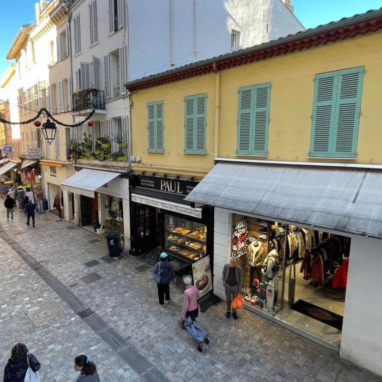 A 3-room apartment 5 minutes walk from the Palais des Festivals - Apartamento - 10
