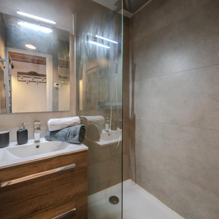 Appartement 2 chambres avec balcon et parking - Appartement 2 Chambres - 10