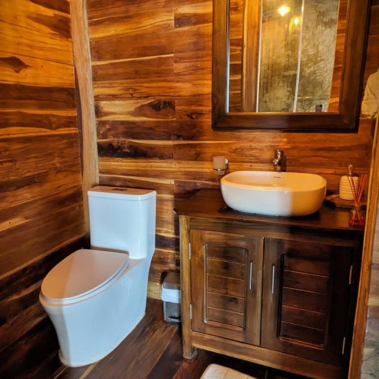 Yaku Hostel - Deluxe Double Room with Balcony and Sea View - 5