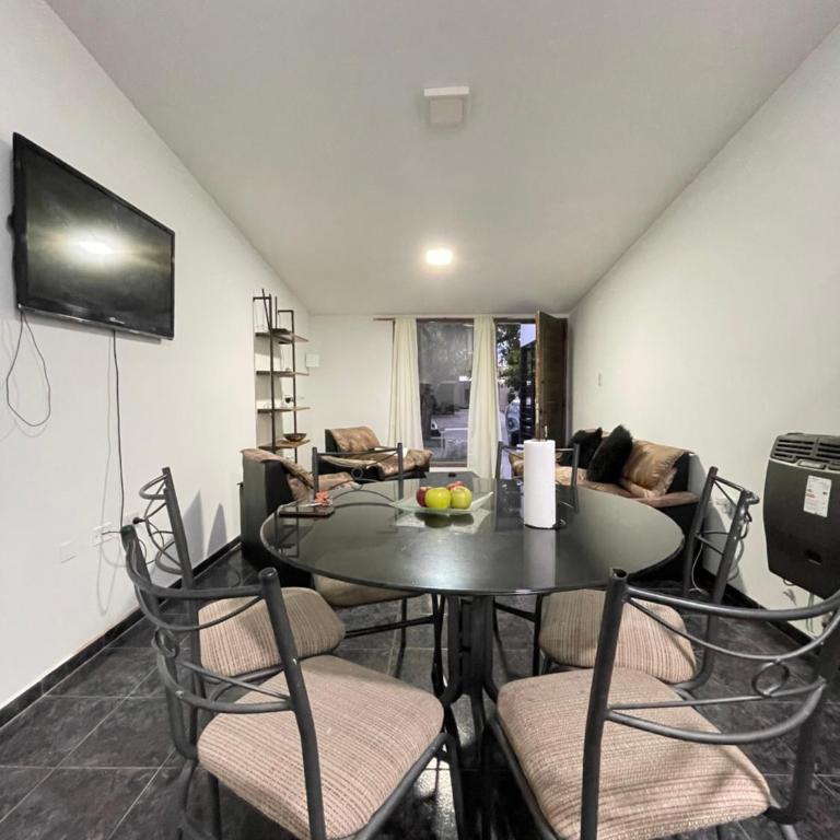 Orama Alojamiento - Three-Bedroom House - 4
