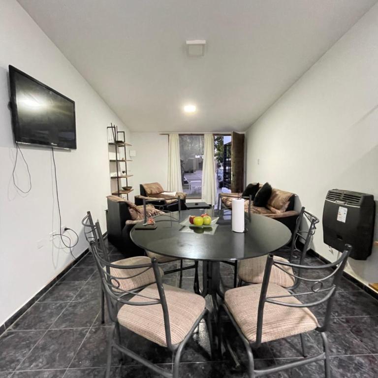 Orama Alojamiento - Three-Bedroom House - 9