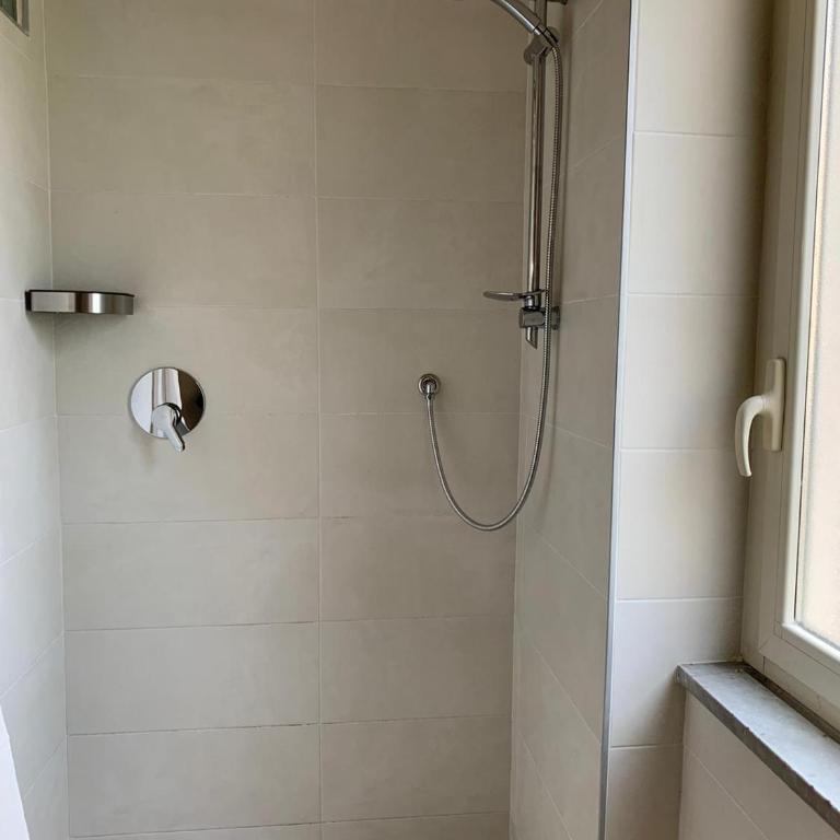 Tre camere al centro di Napoli - Camera Matrimoniale con Bagno Privato Esterno - 11