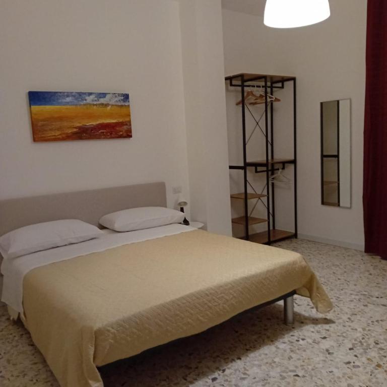 Tre camere al centro di Napoli - Camera Matrimoniale con Bagno Privato Esterno - 10