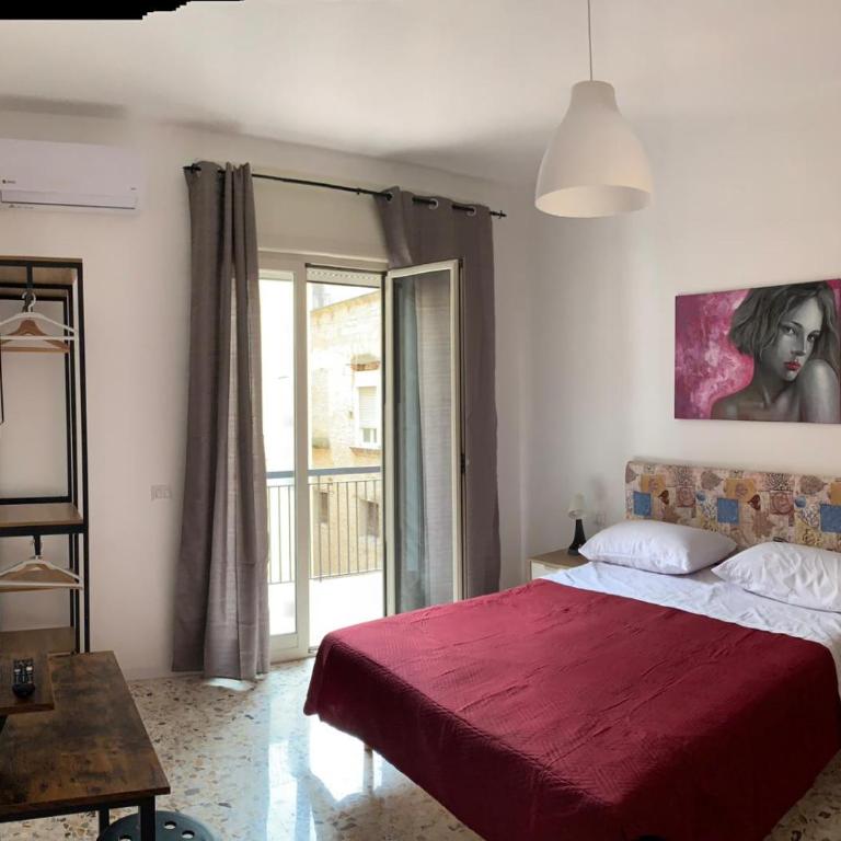 Tre camere al centro di Napoli - Camera Matrimoniale con Bagno Privato Esterno - 10