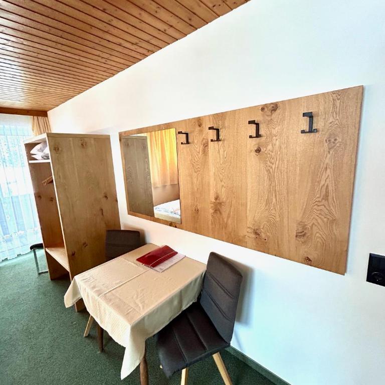 Haus Sonnegg - Dreibettzimmer - 5