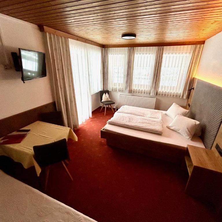 Haus Sonnegg - Doppelzimmer mit Bergblick - 3