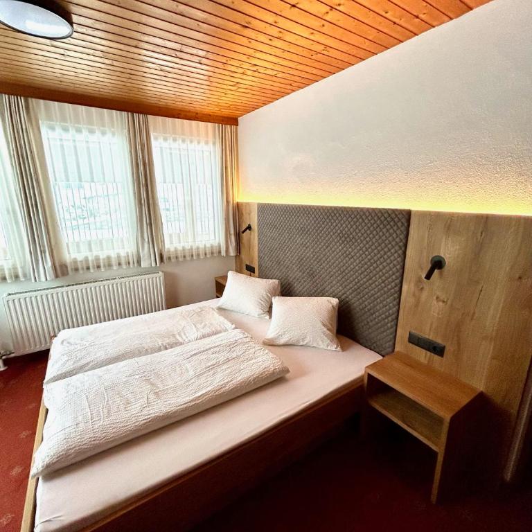 Haus Sonnegg - Doppelzimmer mit Bergblick - 2