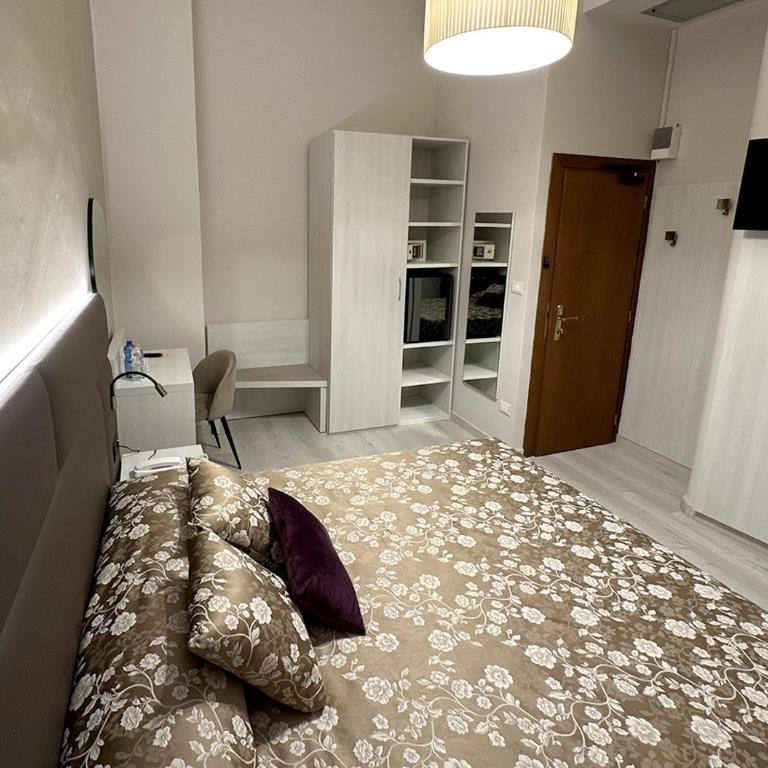 Hotel Continentale - Camera Matrimoniale con Bagno Privato - 1