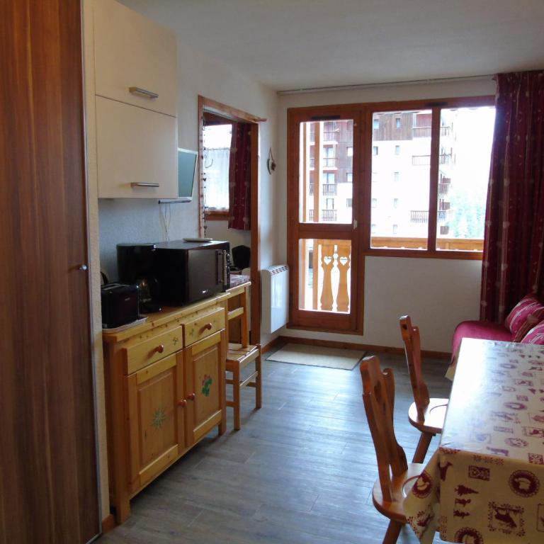 Studio cosy avec cabine, balcon, proche télécabine, commerces et écoles de ski à Valfréjus - FR-1-561-8 - Studio - 5
