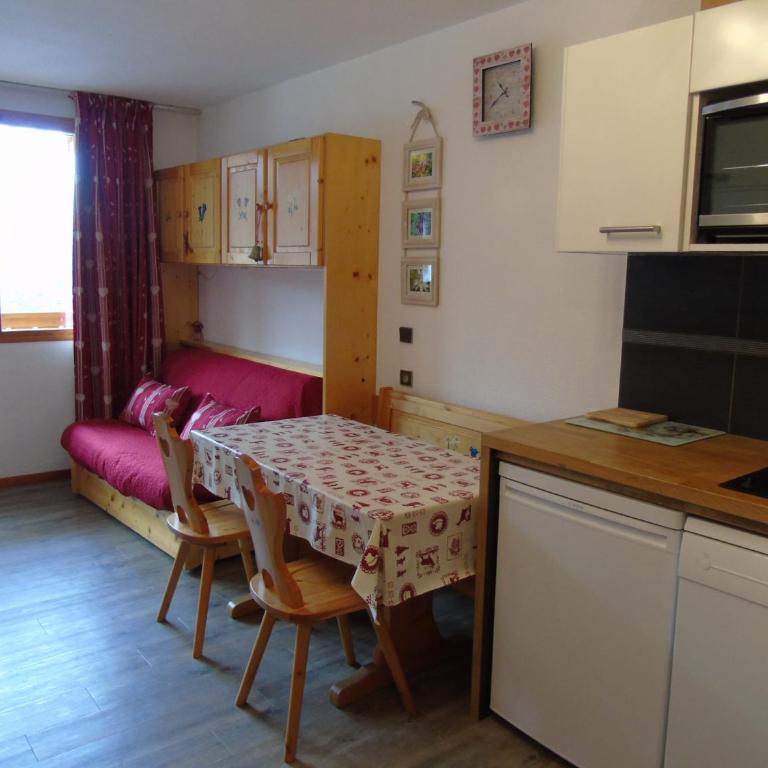Studio cosy avec cabine, balcon, proche télécabine, commerces et écoles de ski à Valfréjus - FR-1-561-8 - Studio - 6