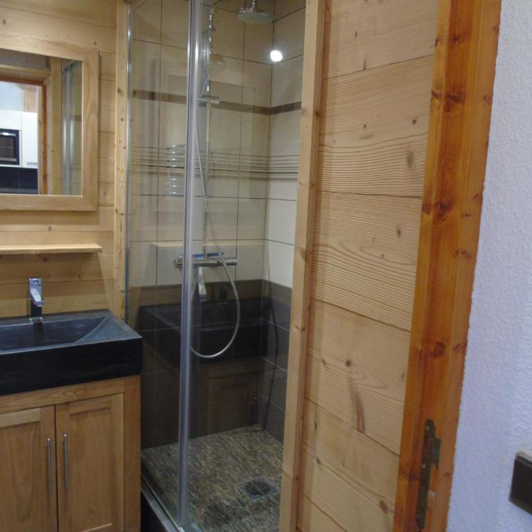 Studio cosy avec cabine, balcon, proche télécabine, commerces et écoles de ski à Valfréjus - FR-1-561-8 - Studio - 8