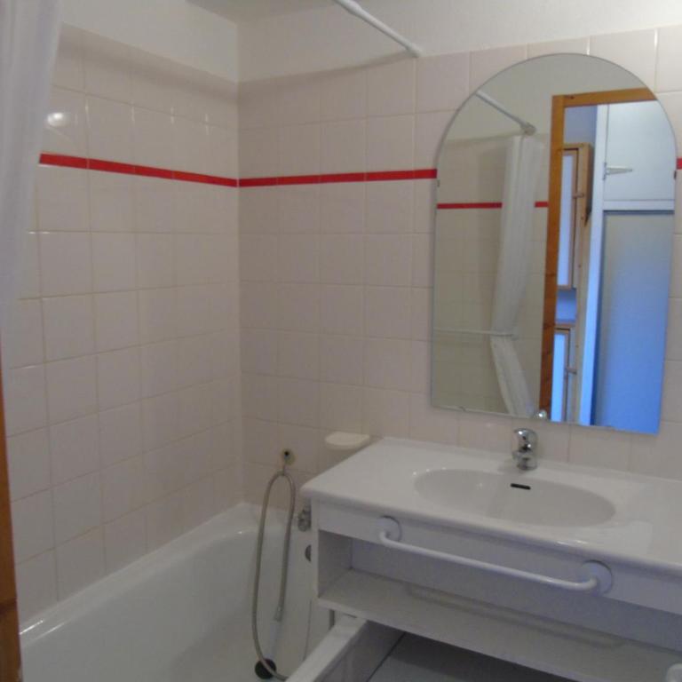 Studio cosy à 100m des pistes et commerces, balcon, draps inclus, parking gratuit - FR-1-561-64 - Studio - 8