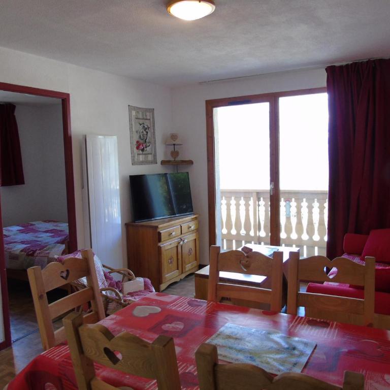 Appartement cosy 2 pièces + cabine, 6 pers., proche télésièges, commerces, avec balcon et équipement complet - FR-1-561-28 - Apartment (6 Erwachsene) - 7