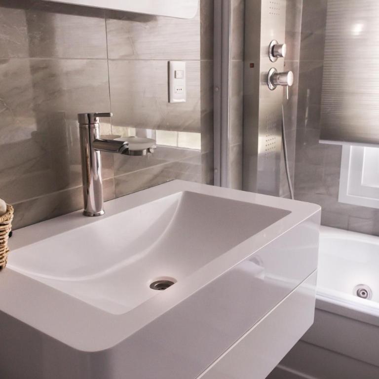 Azure Towers - Apartamento de 1 dormitorio - 48