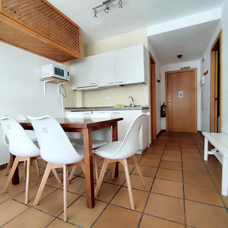 Apartamentos Arttyco con parking y WiFi by SURYNIEVE - Apartment mit 1 Schlafzimmer - 5