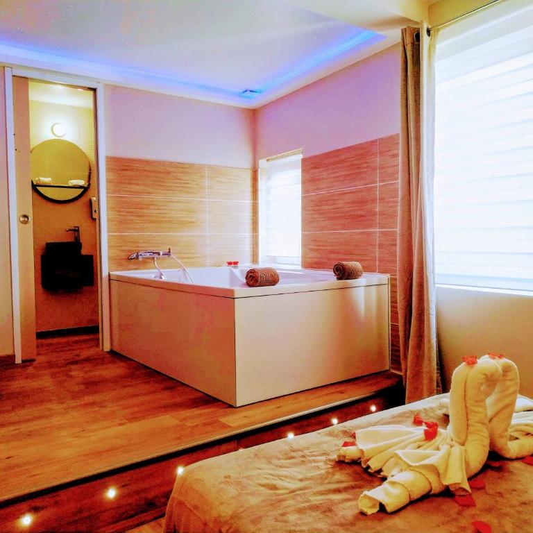 Studio Love room Spa Baignoire double La Ciotat Centre port - One-Bedroom Apartment - 1