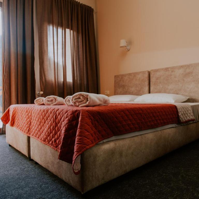 Keystone residences - Dvokrevetna Soba sa Bračnim Krevetom i Pogledom na Planinu - 2