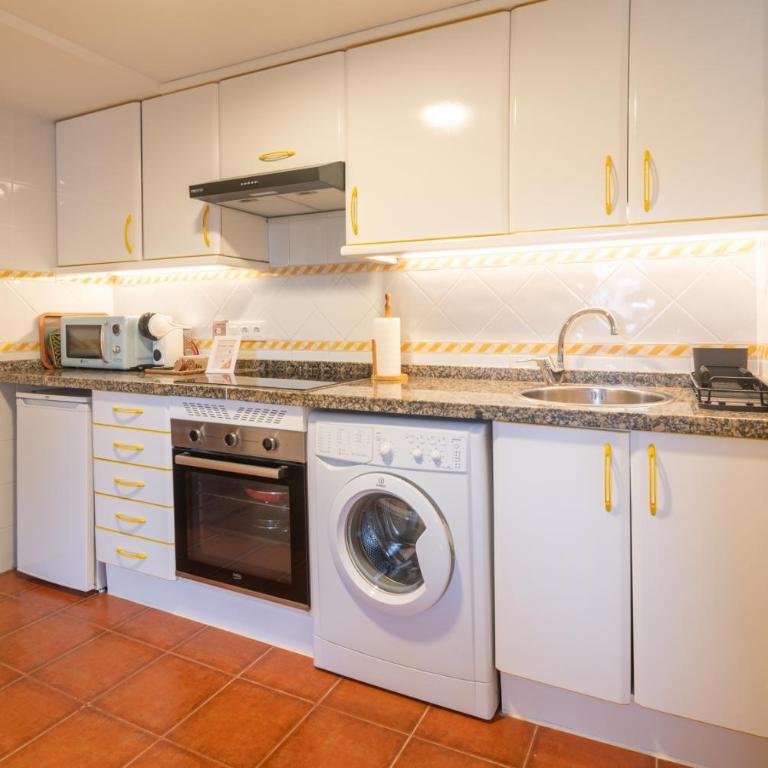 Apartamento histórico en el centro de Llanes, a 2 min a pie de la playa - Two-Bedroom Apartment - 5