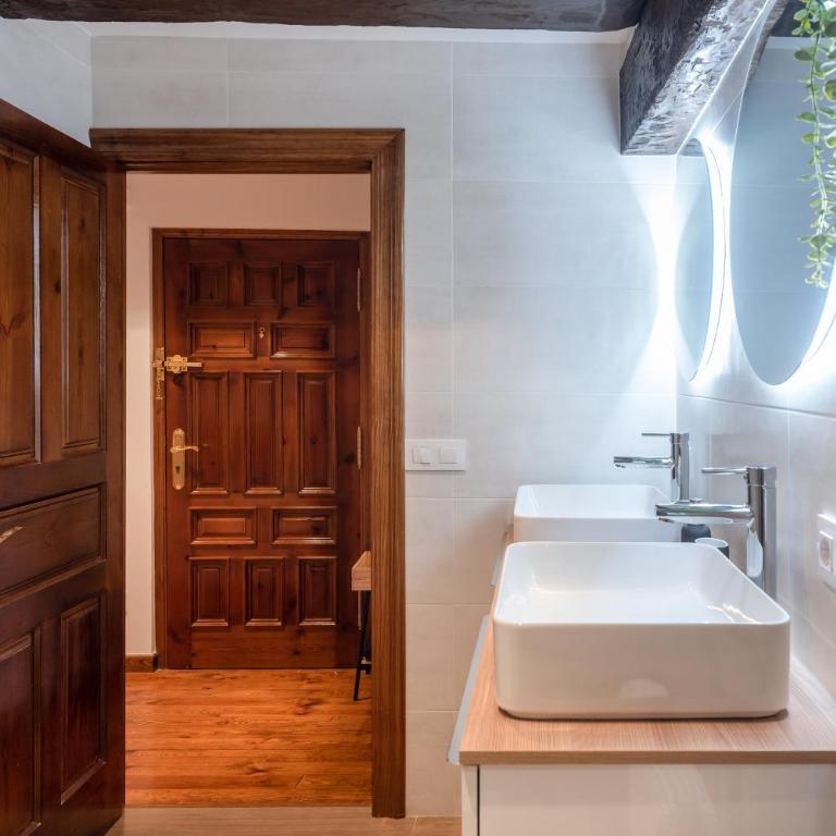 Apartamento histórico en el centro de Llanes, a 2 min a pie de la playa - Two-Bedroom Apartment - 25