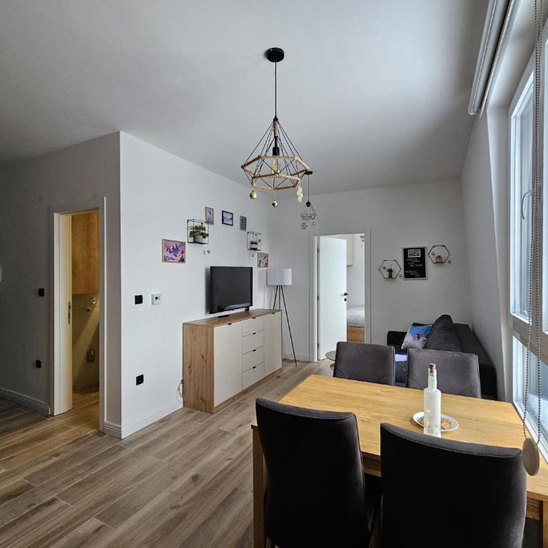 Sunset Pines Apt, Villa Mont - One-Bedroom Apartment - 7