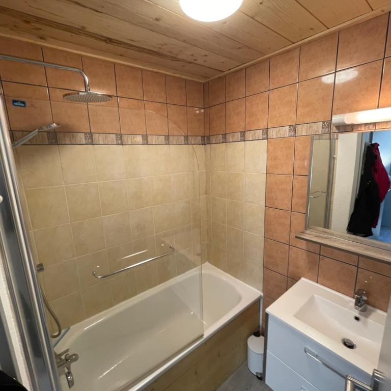 Appart SFL 1650m - Appartement 2 Chambres - 18