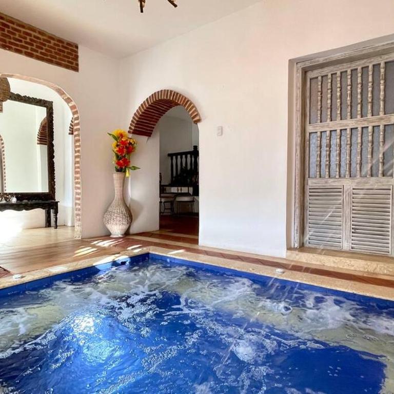 Gorgeous 8 BR House w/ Pool in the Old City - Eight-Bedroom House - 10
