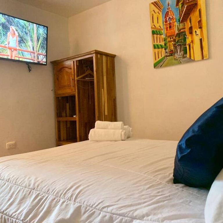 Gorgeous 8 BR House w/ Pool in the Old City - Eight-Bedroom House - 11
