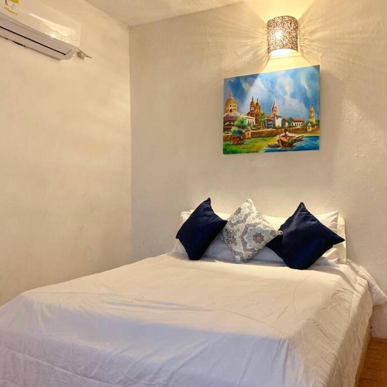 Gorgeous 8 BR House w/ Pool in the Old City - Eight-Bedroom House - 28