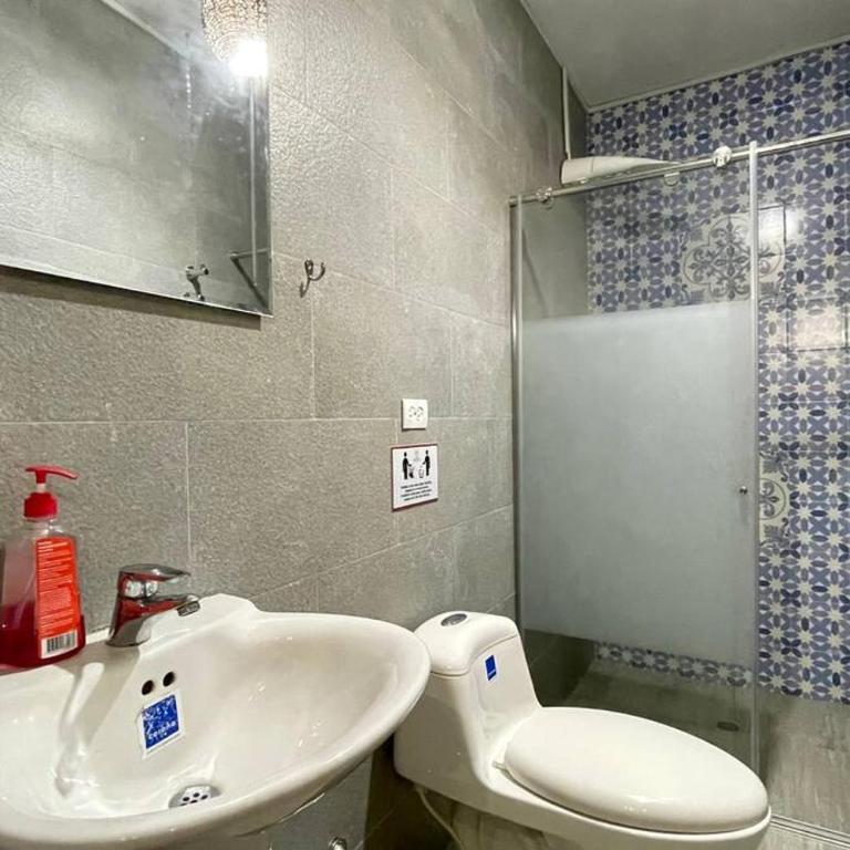 Gorgeous 8 BR House w/ Pool in the Old City - Eight-Bedroom House - 39