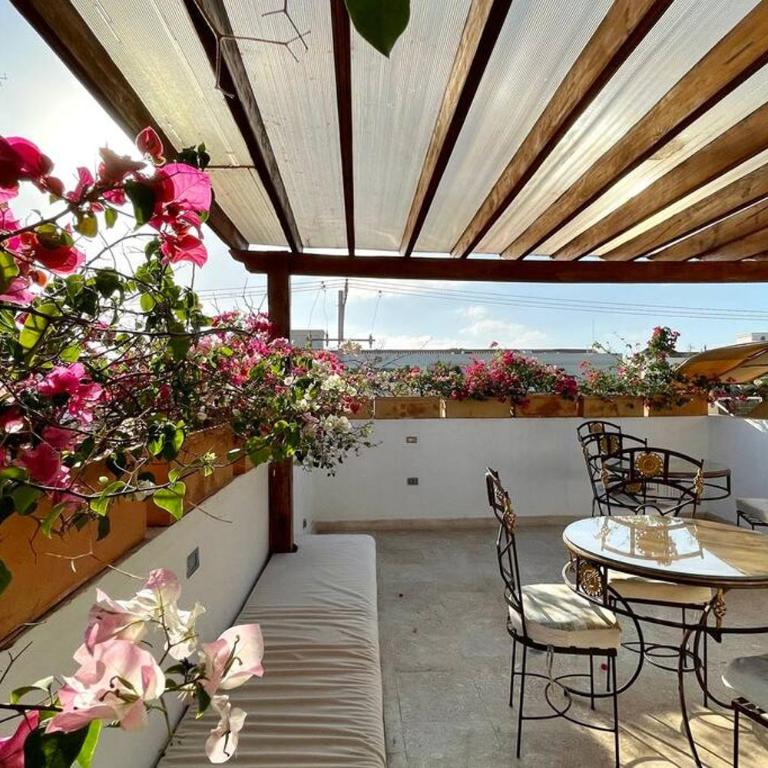 Gorgeous 8 BR House w/ Pool in the Old City - Eight-Bedroom House - 41