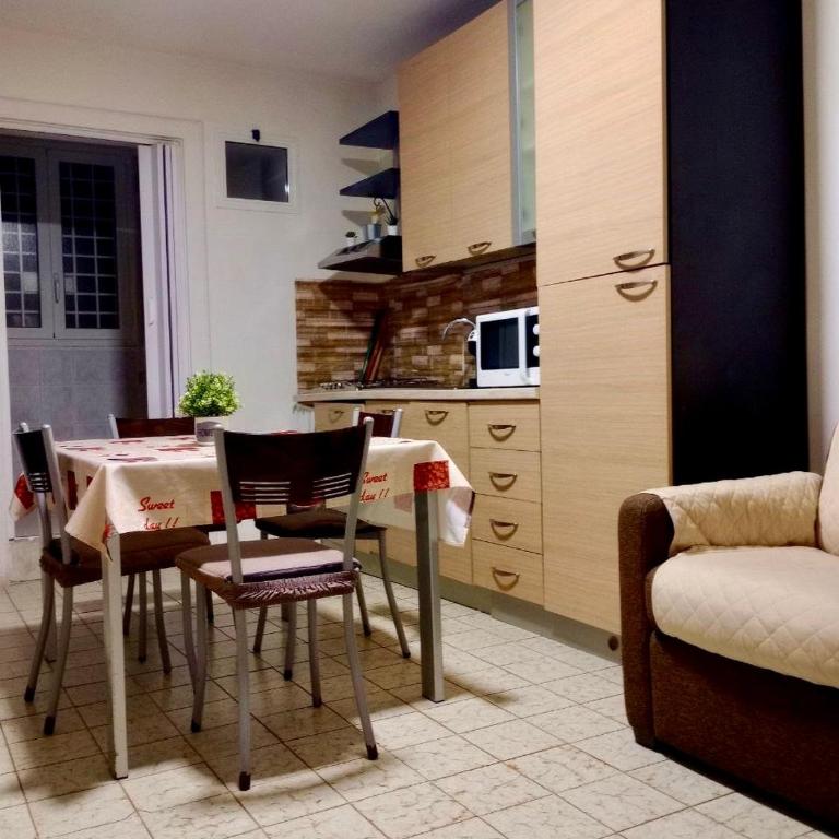 HOME ADRIANA - Appartamento con 1 Camera da Letto - 13