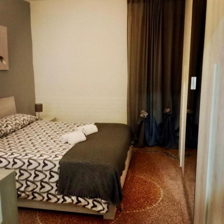 HOME ADRIANA - Appartamento con 1 Camera da Letto - 2