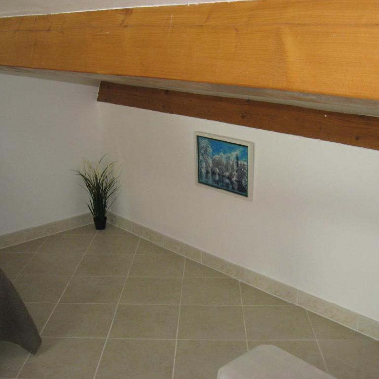 T 2 avec velux sous les combes de 34 m2 - One-Bedroom Apartment - 8