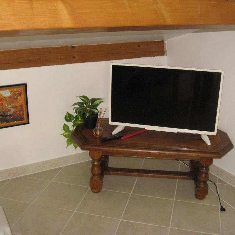 T 2 avec velux sous les combes de 34 m2 - One-Bedroom Apartment - 7