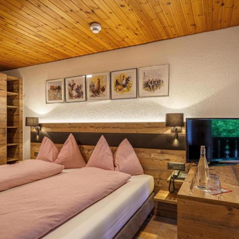 Alpenblick Hotel & Restaurant Wilderswil by Interlaken - Superior Doppelzimmer für 4 Personen mit Zustellbett - 9