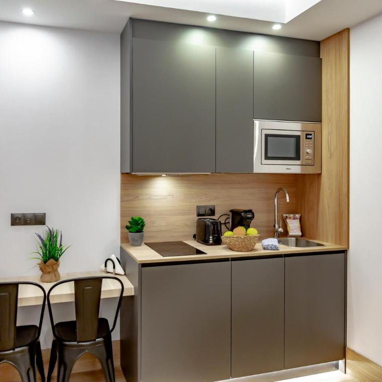 Numa Madrid Goya - Medium Studio with Kitchenette and Separate Living Area - 1