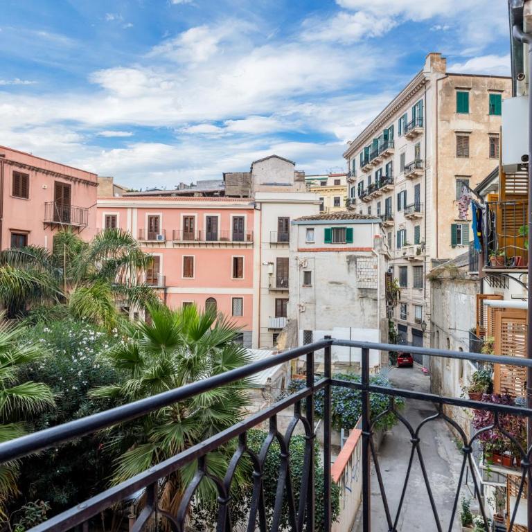 Open Sicily Homes - Near the Central Train Station - Apartment with Balcony - 1