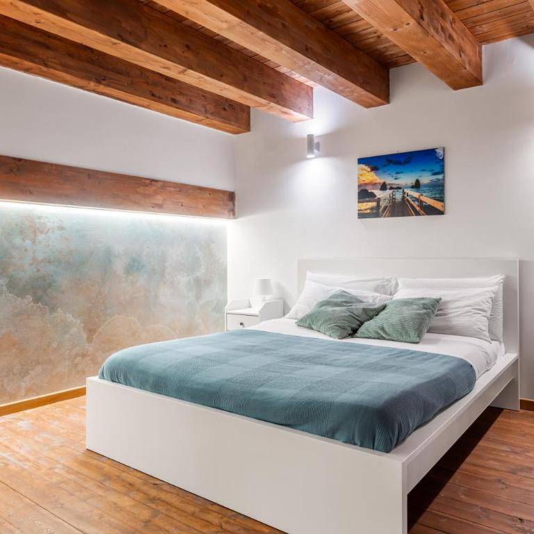 Open Sicily Homes - Near the Central Train Station - Apartment with Balcony - 1