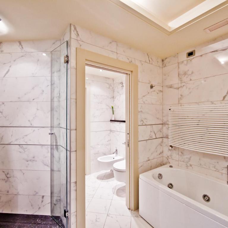 Hotel Kristal Palace - Tonelli Hotels - Adult Friendly - Suite con Balcone - 5